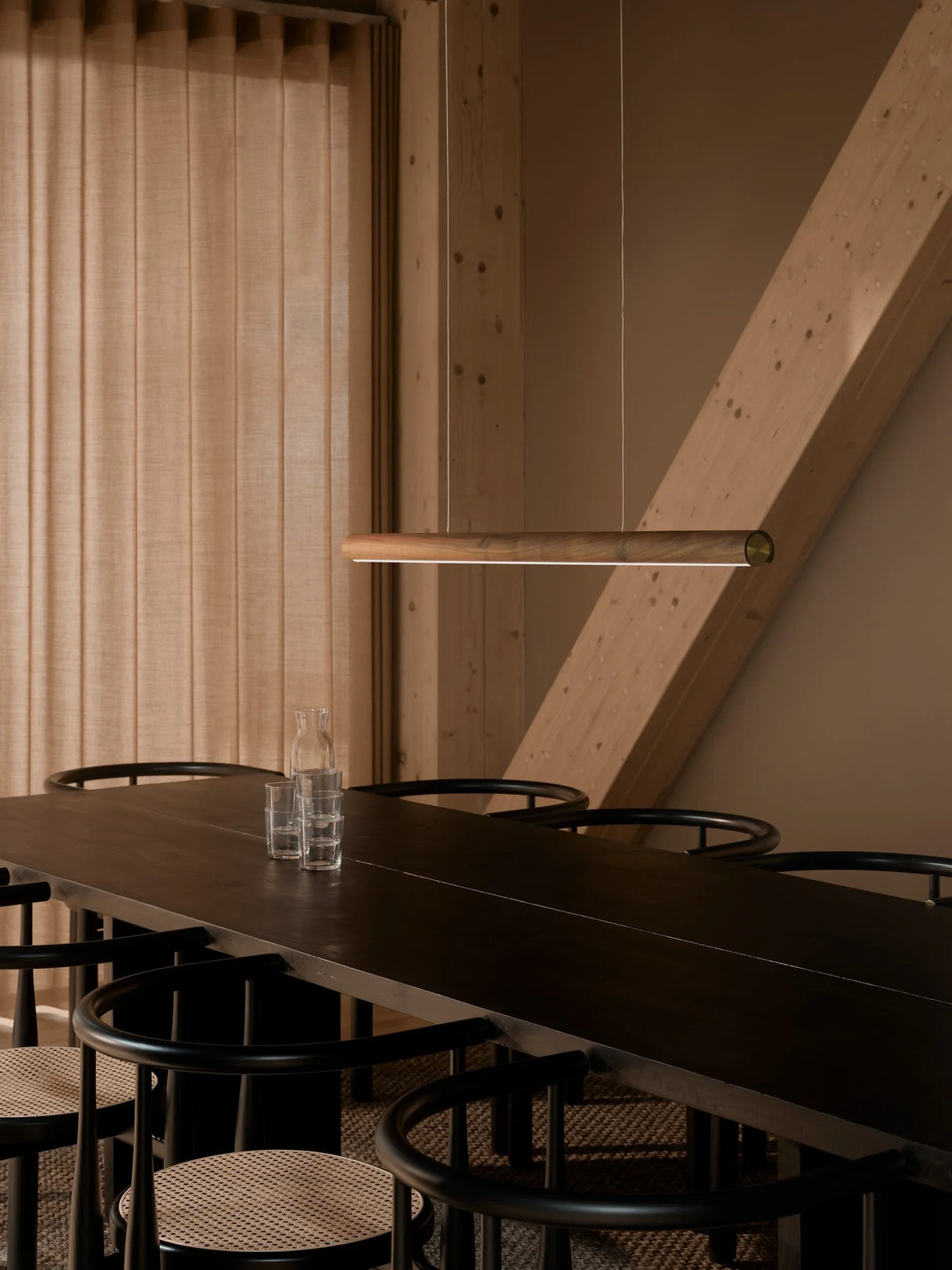 Akeno Linear Pendant