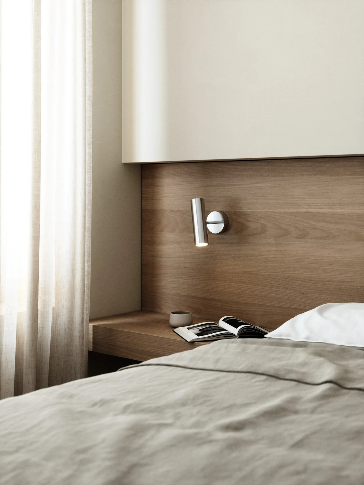 MIB Wall Light