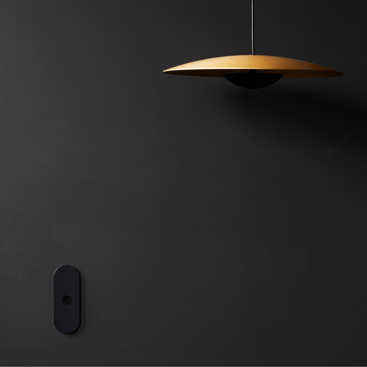 ZETR - 12 / Surface - Matte Black 1 Gang Isolation Switch