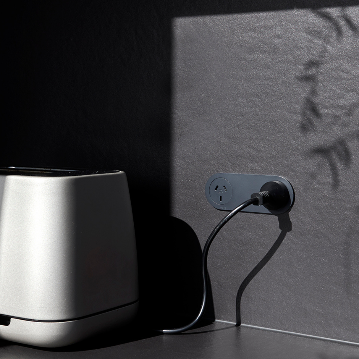 ZETR - 12 / Surface - Matte Black Double Outlet