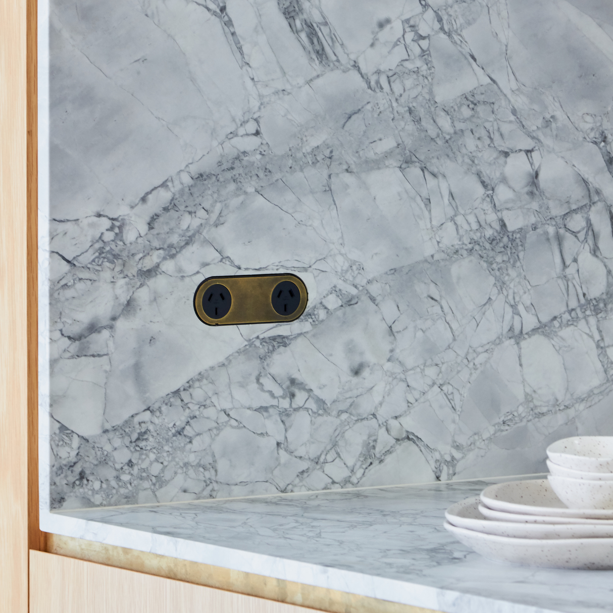 ZETR - 13 / Flush - Aged Brass Double Outlet