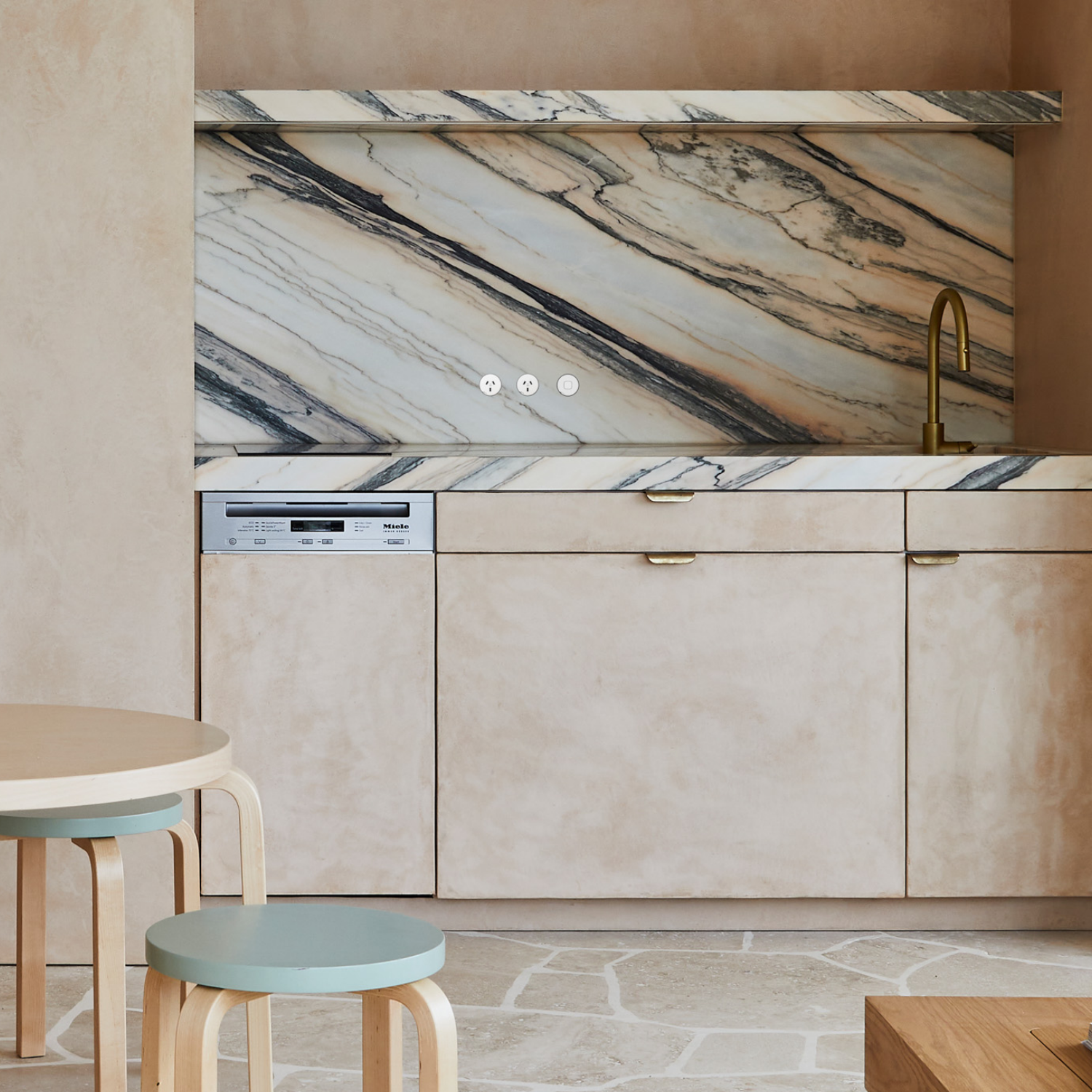 ZETR - 48 / Flush - Mirror Steel Single Outlet